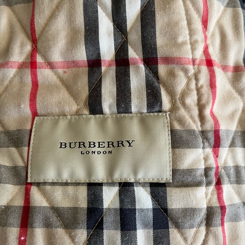 Burberry light weight classic jacket